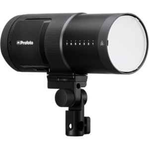 Découvrez le Profoto B30, un flash compact et puissant conçu pour les photographes exigeants. Polyvalence, performance et qualité de lumière au rendez-vous.